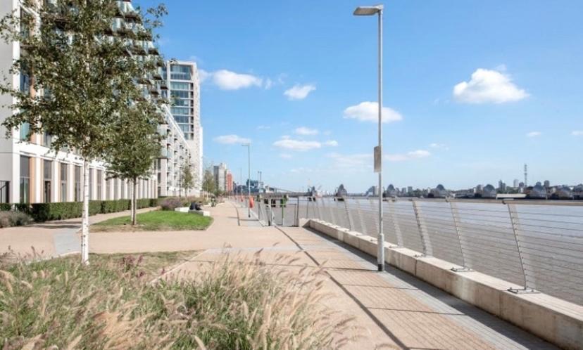 Large Double Room Overlooking The Thames Londen Buitenkant foto